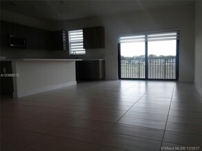 10461 NW 82nd St-Unit -5 in Doral, FL - Building Photo - Building Photo