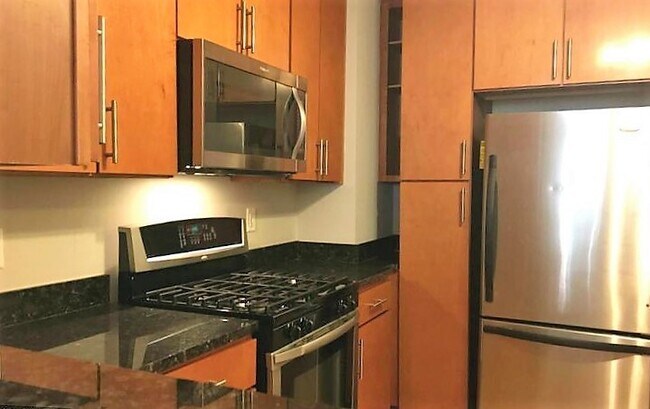 915 E St NW in Washington, DC - Building Photo - Building Photo