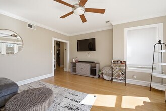 1928 W Addison St in Chicago, IL - Building Photo - Building Photo