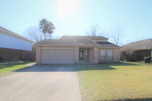 4611 Silver Fox Dr in Houston, TX - Building Photo