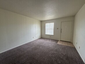 1106 Eastside Dr in Killeen, TX - Building Photo - Building Photo