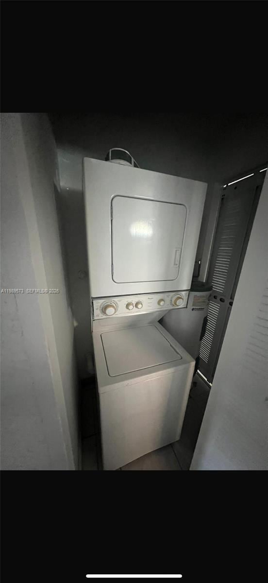 313 SE 3rd Ave in Hallandale Beach, FL - Building Photo - Building Photo