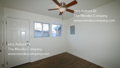 4925 Auburn Dr in San Diego, CA - Building Photo - Building Photo