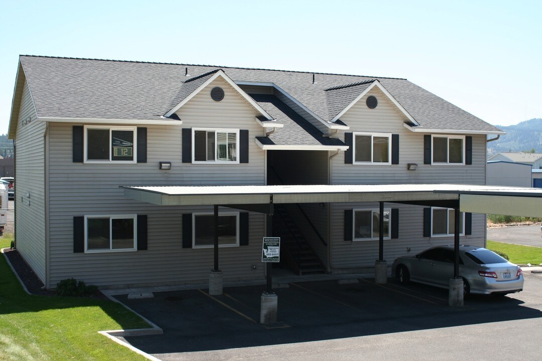 13418 E Skyview Ave in Spokane Valley, WA - Foto de edificio