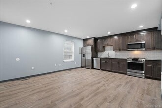 20 Oak St, Unit 2 in Walden, NY - Building Photo - Building Photo