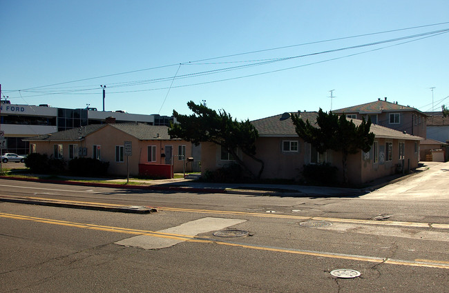 4275 Meade Ave in San Diego, CA - Foto de edificio - Building Photo