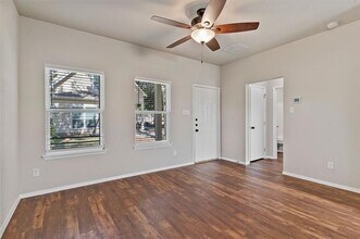 315 S Bradshaw St in Denton, TX - Building Photo - Building Photo