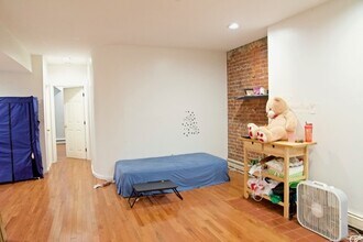390 Riverway, Unit 2 in Boston, MA - Building Photo - Building Photo