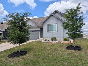 5627 Jewel Curv in San Antonio, TX - Building Photo - Building Photo