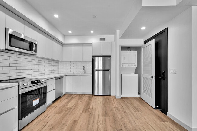 property at 1240 Magnolia Ave