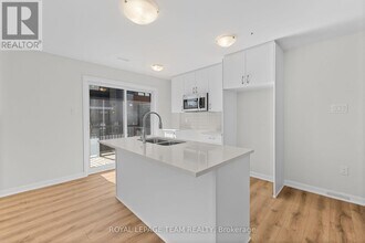 913 Creekway Private in Ottawa, ON - Building Photo - Building Photo