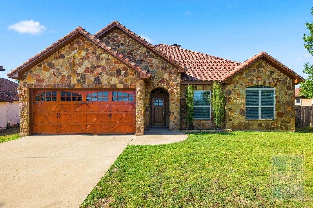 15105 General Williamson Dr in Austin, TX - Building Photo