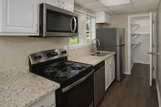 471 E Montgomery St in Milledgeville, GA - Building Photo - Building Photo