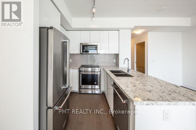 30 Shore Breeze Dr in Toronto, ON - Building Photo - Building Photo