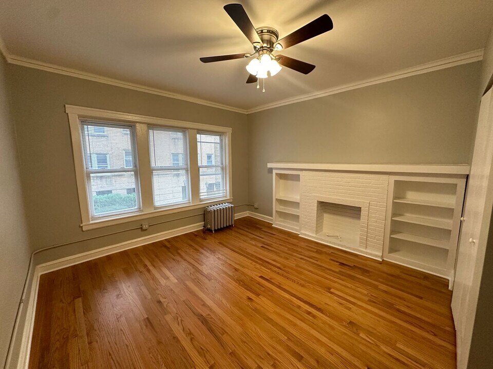 4904 N Saint Louis Ave, Unit 1E in Chicago, IL - Building Photo