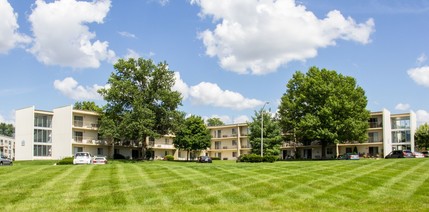 Crestwood Village North in Indianapolis, IN - Building Photo - Building Photo