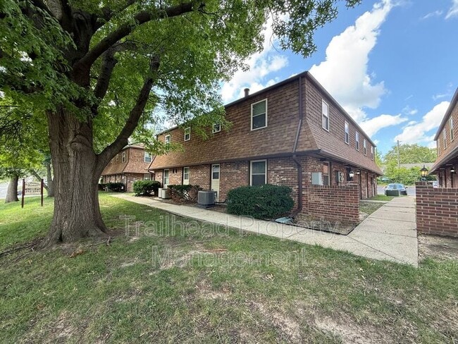 816 E Walnut St in Independence, MO - Building Photo - Building Photo