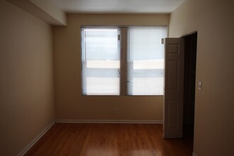 3318 W Lawrence Ave, Unit 2F in Chicago, IL - Building Photo - Building Photo