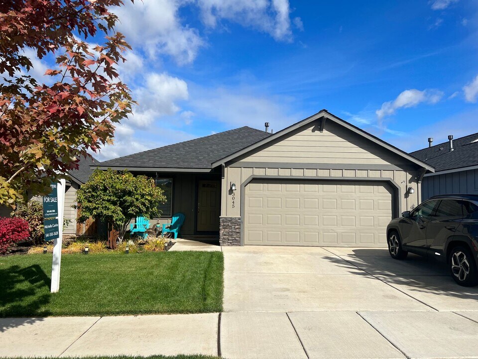 3045 NW Cedar Ave in Redmond, OR - Building Photo