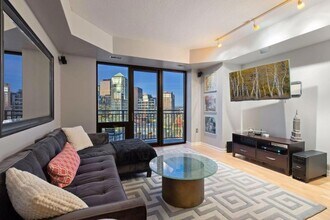 500 E Grant St in Minneapolis, MN - Foto de edificio - Building Photo