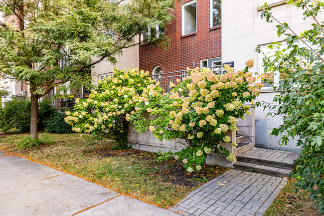 870-890 Saint-Antoine Rue E in Montréal, QC - Building Photo - Building Photo