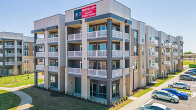 Lofts at Houston Central in Warner Robins, GA - Building Photo - Building Photo