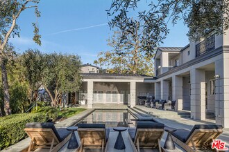 28600 Pacific Coast Hwy in Malibu, CA - Building Photo - Building Photo