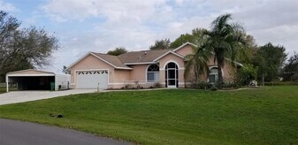 404 Hazel Cir, Unit B2 in Punta Gorda, FL - Building Photo