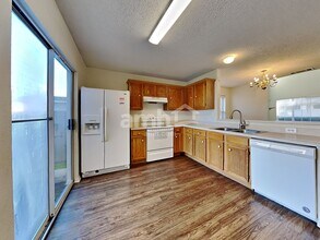 214 High Pointe Ln in Cedar Hill, TX - Foto de edificio - Building Photo