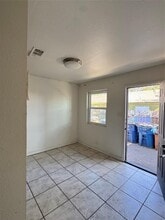 1006 N Meadows Dr in Austin, TX - Building Photo - Building Photo