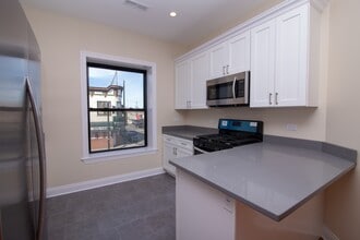 4001 W Armitage Ave in Chicago, IL - Building Photo - Building Photo