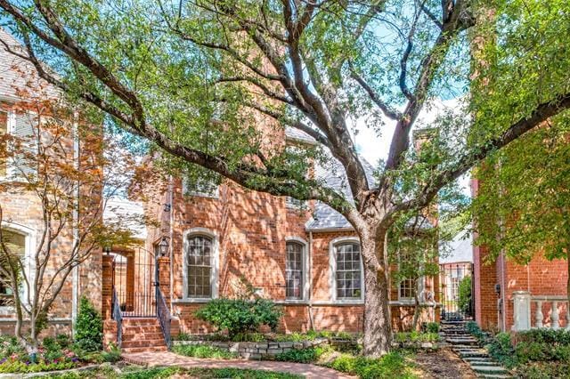 7861 Caruth Ct in Dallas, TX - Foto de edificio - Building Photo