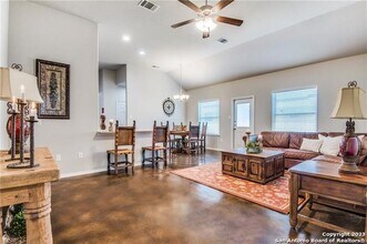 1501 Lucille St in Seguin, TX - Building Photo - Building Photo