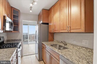 301 N Beauregard St in Alexandria, VA - Building Photo - Building Photo