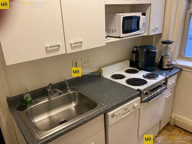 1669 Commonwealth Ave, Unit 2 in Boston, MA - Building Photo - Building Photo