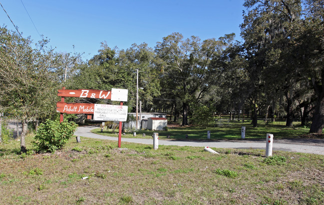 9722 E Hillsborough Ave in Tampa, FL - Foto de edificio - Building Photo