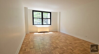 EAST 49 STREET in New York, NY - Building Photo - Building Photo