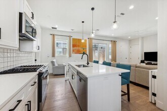 5413 Blue Bird Ln in Austin, TX - Building Photo - Building Photo