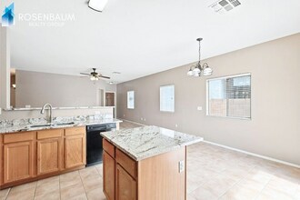 1921 E Desert Moon Trail in San Tan Valley, AZ - Foto de edificio - Building Photo