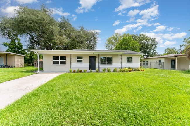 property at 2924 Bellwood Ave