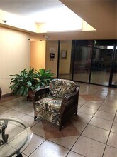 9686 Fontainebleau Blvd in Miami, FL - Building Photo - Building Photo