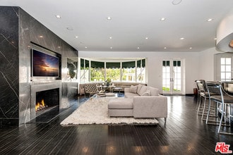 243 Delfern Dr in Los Angeles, CA - Building Photo - Building Photo