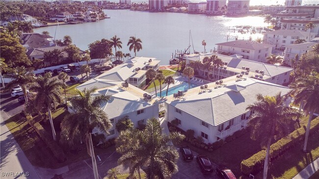 354 Harbour Dr in Naples, FL - Building Photo - Building Photo