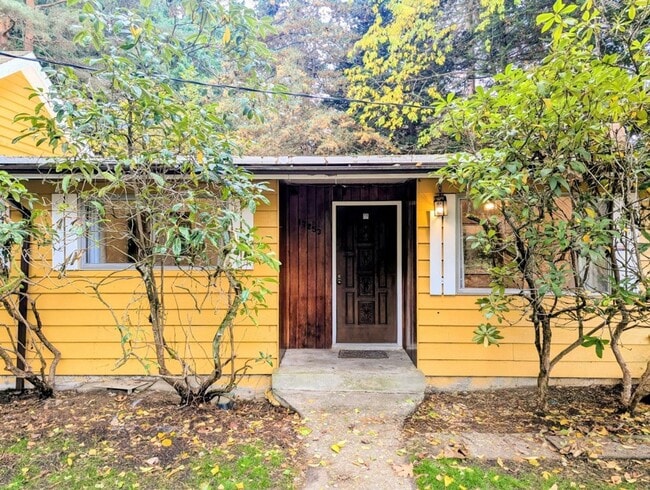 17253 44th Ave NE in Lake Forest Park, WA - Building Photo - Building Photo