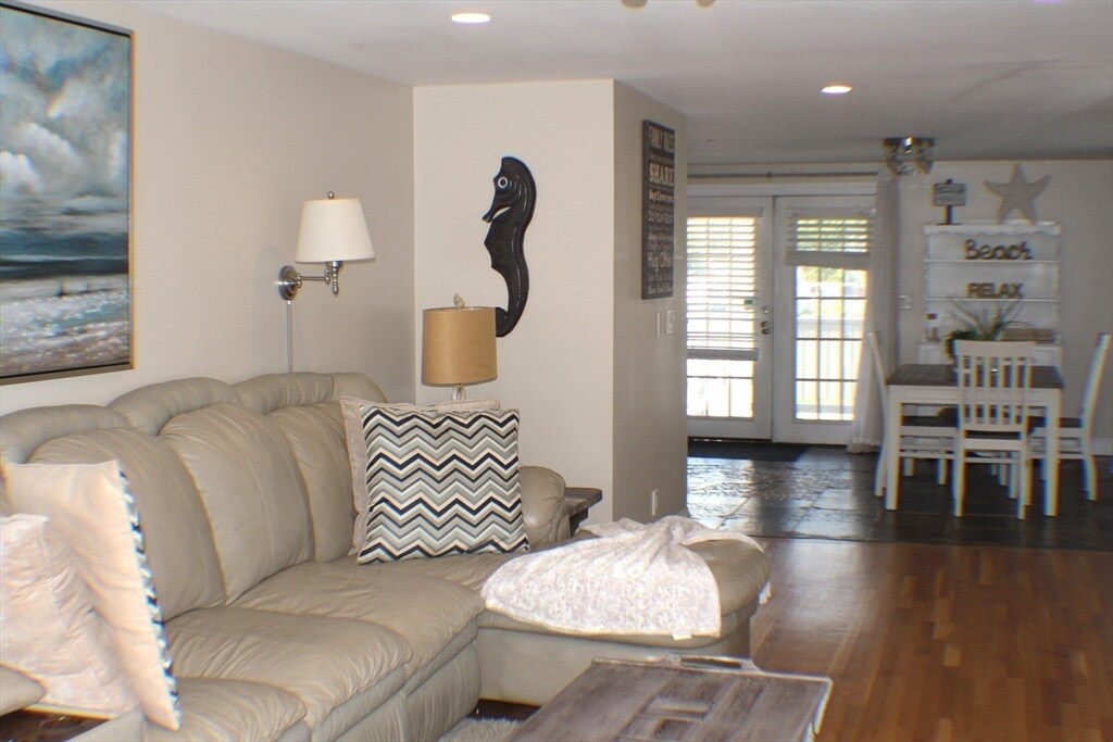 2 Pearl St in Plymouth, MA - Building Photo