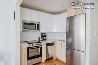 309 W 30th St in New York, NY - Building Photo - Building Photo