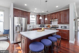 130 Wesley Dr in Swedesboro, NJ - Foto de edificio - Building Photo