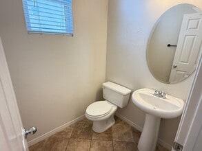 9093 Seal Beach Dr in Hesperia, CA - Building Photo - Building Photo