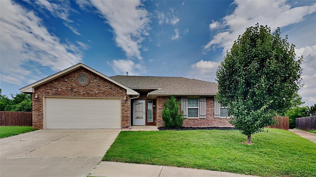 1300 Selborne Pl in Yukon, OK - Building Photo