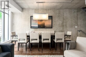 301 Mutual St in Toronto, ON - Building Photo - Building Photo